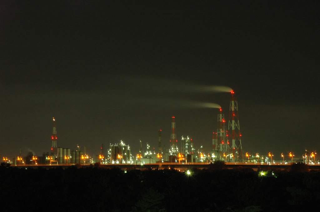 <h5>浜寺公園周辺の港湾風景（高石市）</h5>臨海工業地帯の夜景。幻想的な夜景が見られることで有名です。
